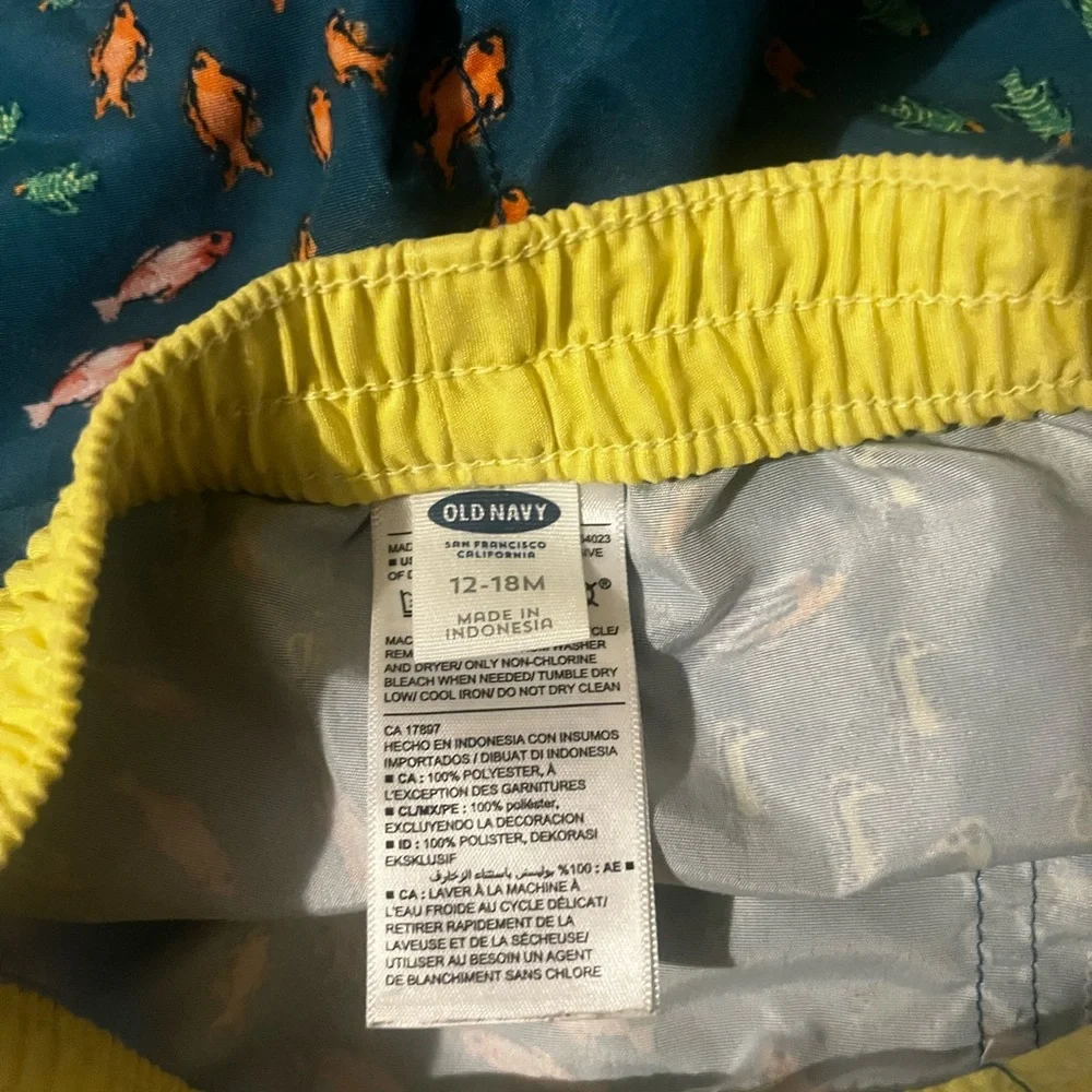 OLD NAVY Boys Rash Guard and Swim Set - Picture 11 of 11